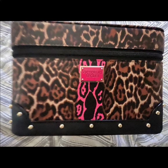 Victoria Secret New Cosmetic Case Train Case Leop - Picture 4 of 7